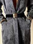 Cintura vintage Yves Saint Laurent in camoscio nero con maxi fibbia oro logata YSL