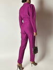 Jumpsuit vintage sartoriale in seta goffrata viola con cinturino in vita