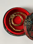 Ferma foulard vintage Yves Saint Laurent in metallo dorato a doppio anello intrecciato
