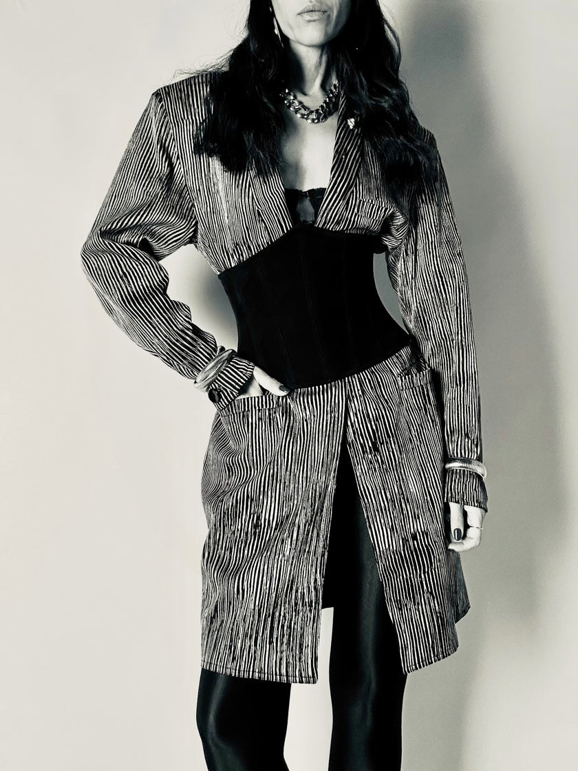 Stringivita vintage in camoscio nero con fodera in seta stampa erotica
