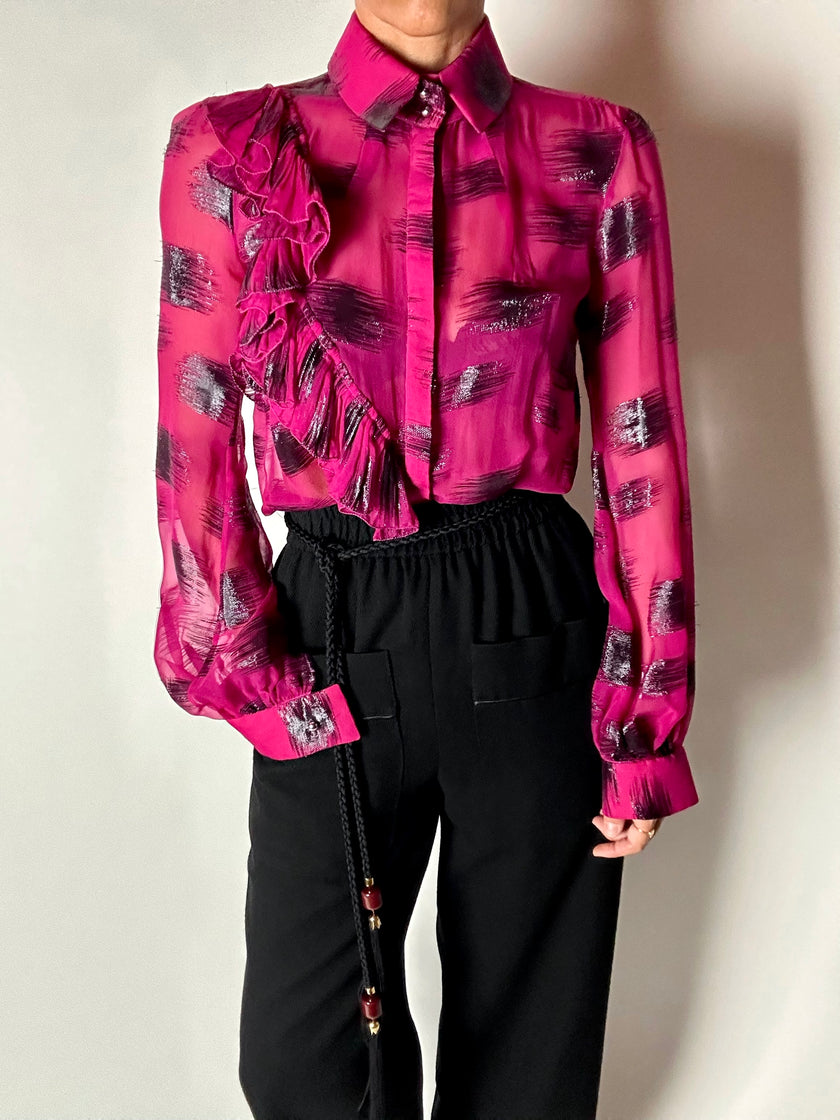 Camicia vintage Emanuel Ungaro in chiffon fucsia e lamé nero con volant plissé