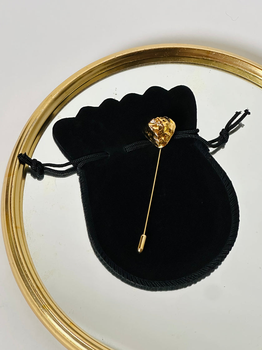 Spillone vintage Yves Saint Laurent dorato con pepita martellata