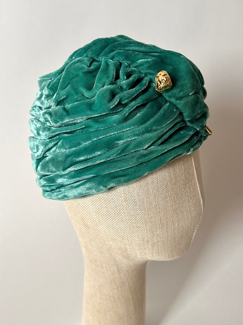 Turbante vintage fatto a mano in velluto verde acqua con drappeggi
