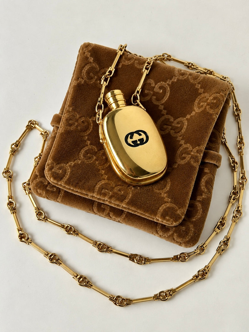 Collana vintage Gucci dorata con piccola bottiglia porta profumo