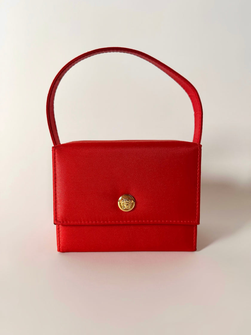 Mini bag vintage Versace Profumi in raso rosso con borchia medusa