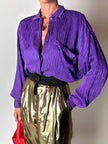 Camicia vintage Gianni Versace in seta goffrata viola con maxi tasca