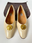 Ballerine vintage Celine Paris in pelle avorio con medaglioni dorati logati