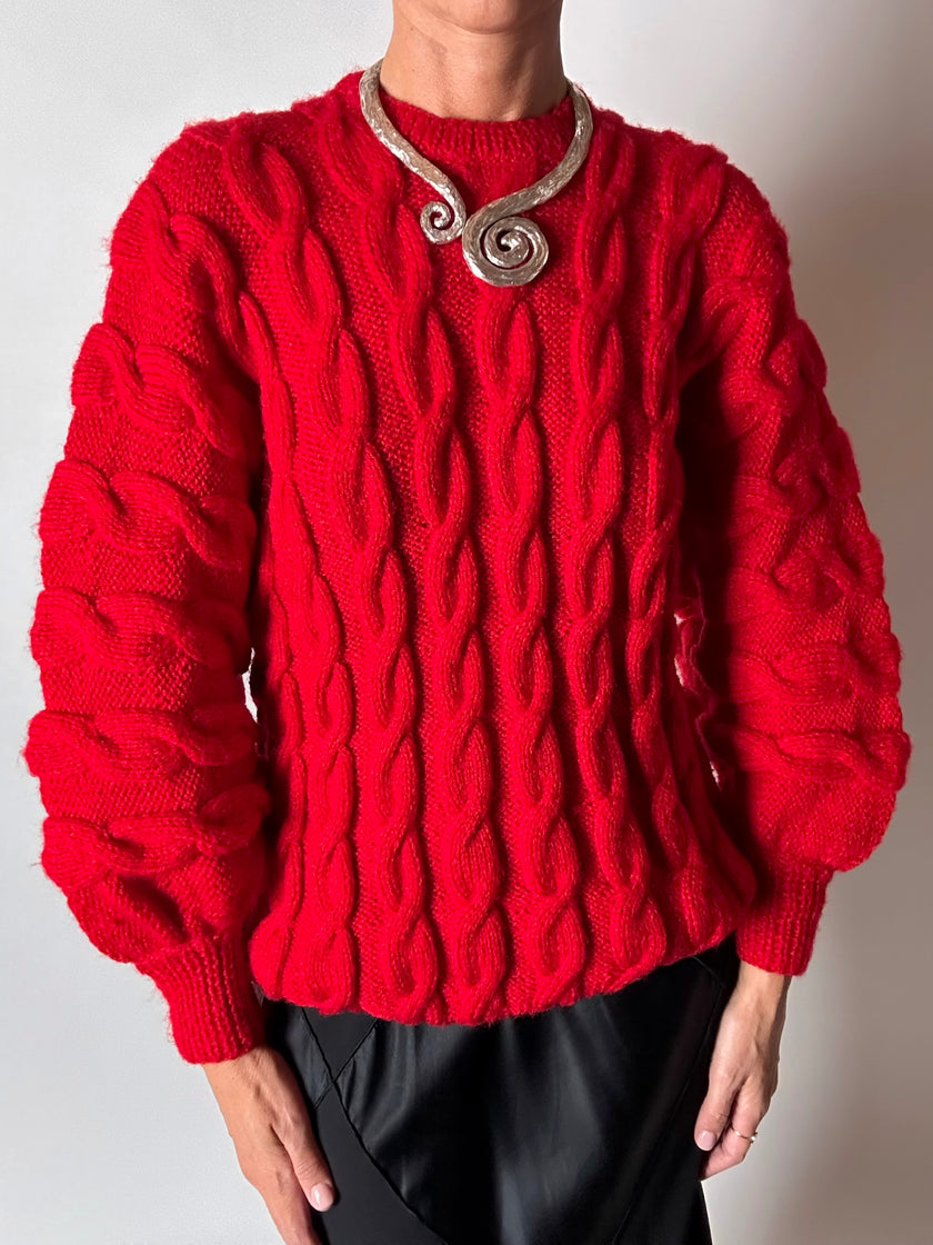 Maglione vintage fatto a mano in lana rossa con maxi trecce a rilievo