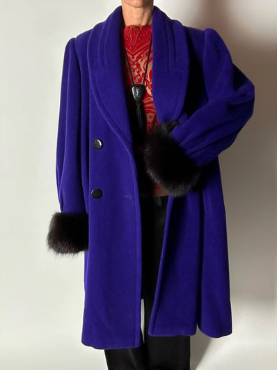 Cappotto vintage blu violaceo in lana con polsi in pelliccia di volpe nera