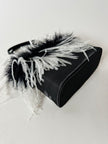 Borsa vintage in raso nero con piume di struzzo bianche e nere
