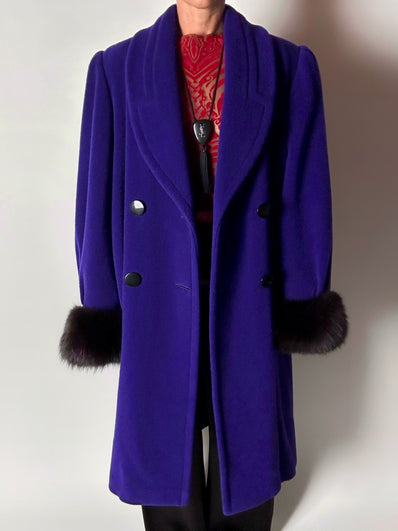 Cappotto vintage blu violaceo in lana con polsi in pelliccia di volpe nera