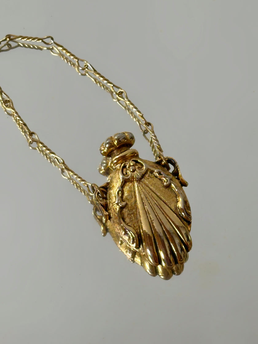 Collana vintage dorata con ciondolo a forma di bottiglia di profumo