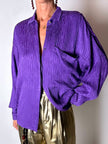 Camicia vintage Gianni Versace in seta goffrata viola con maxi tasca