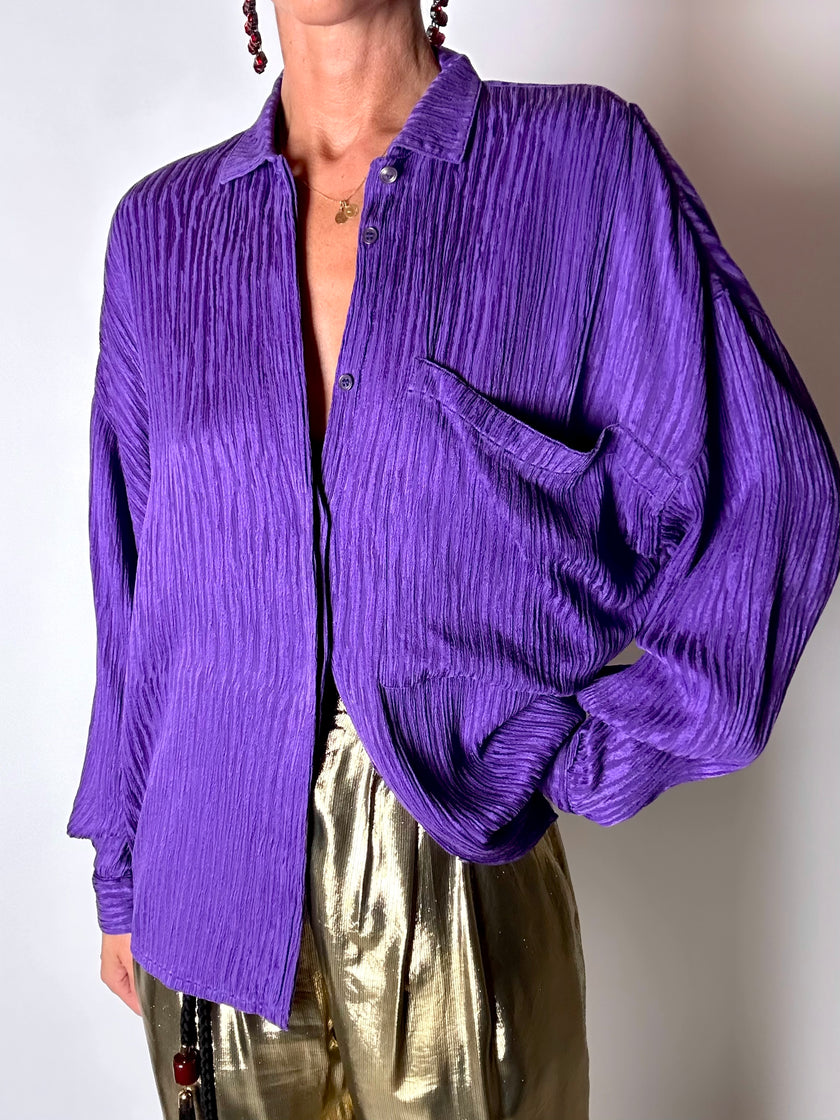 Camicia vintage Gianni Versace in seta goffrata viola con maxi tasca
