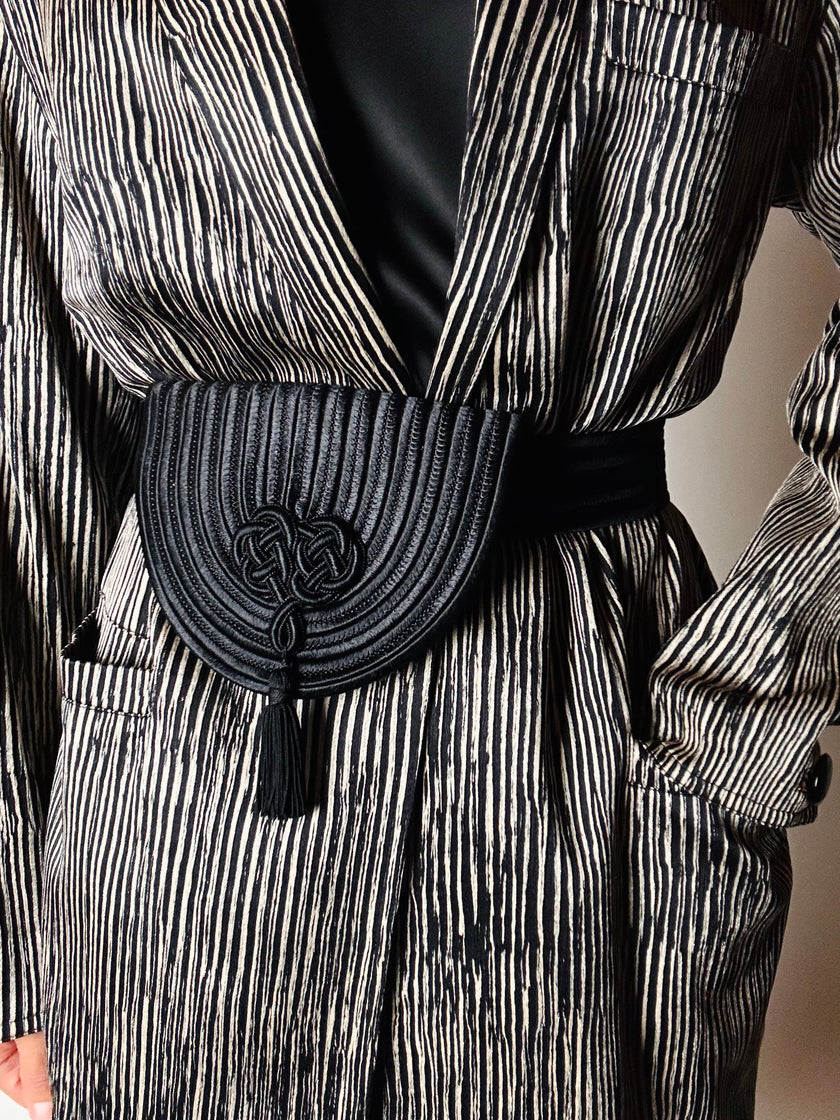 Cintura vintage in passamaneria sautache nera con nappa couture