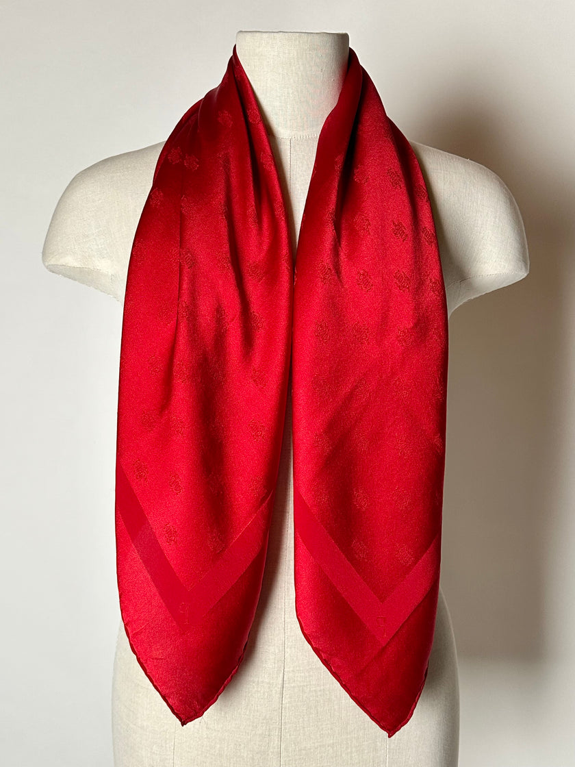 Foulard vintage in seta jacquard rosso con motivi ornamentali