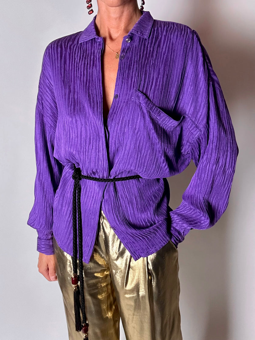 Camicia vintage Gianni Versace in seta goffrata viola con maxi tasca