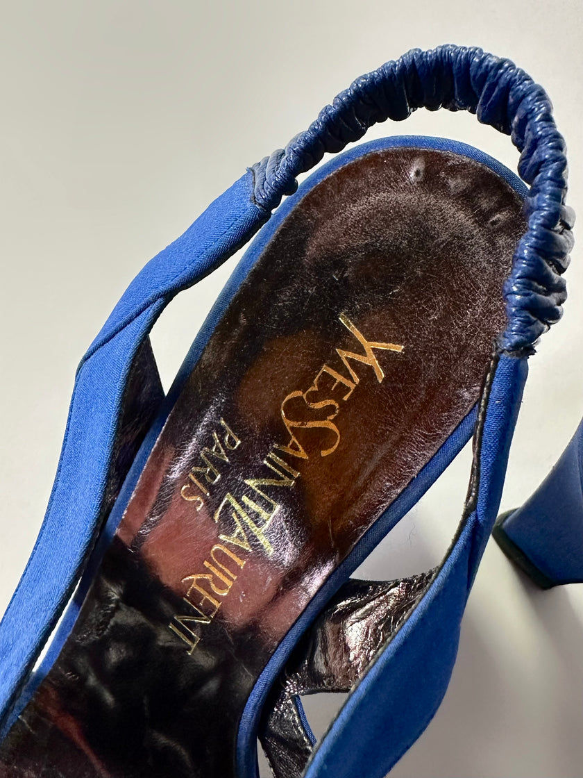 Sandali vintage Yves Saint Laurent con tomaia intrecciata in crêpe bluette