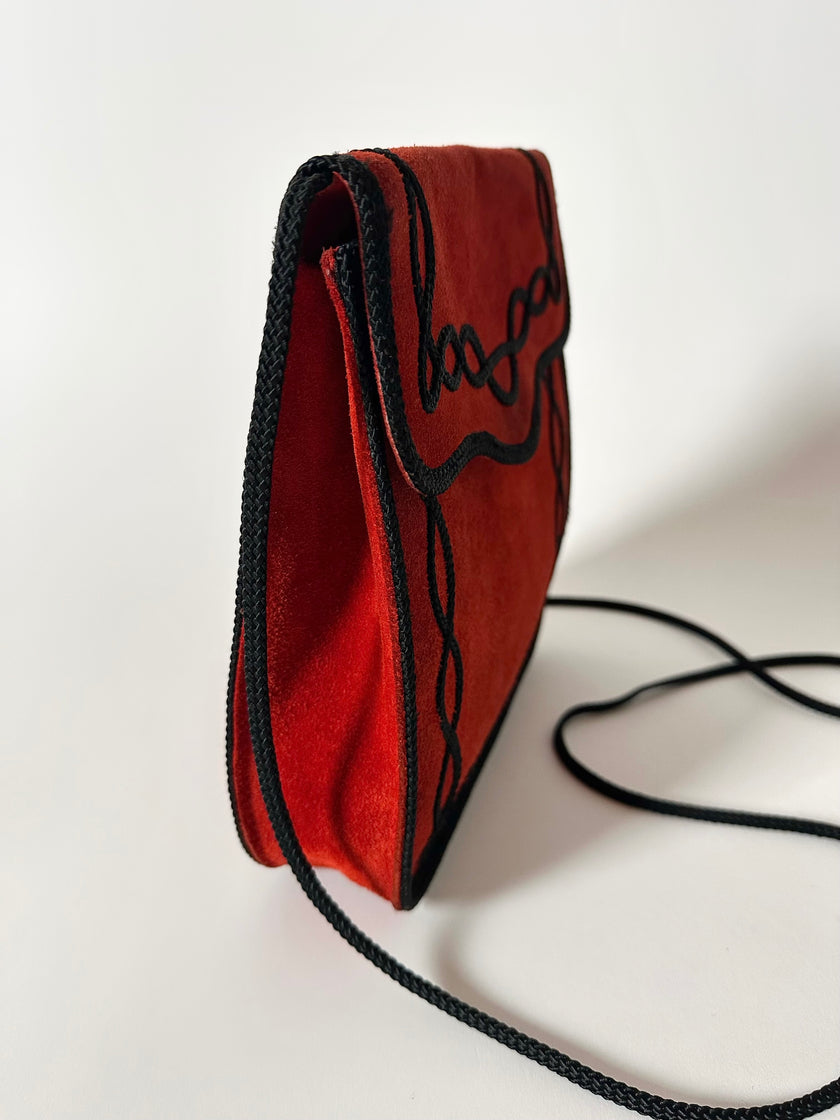 Borsa vintage Yves Saint Laurent in camoscio rosso con passamaneria nera