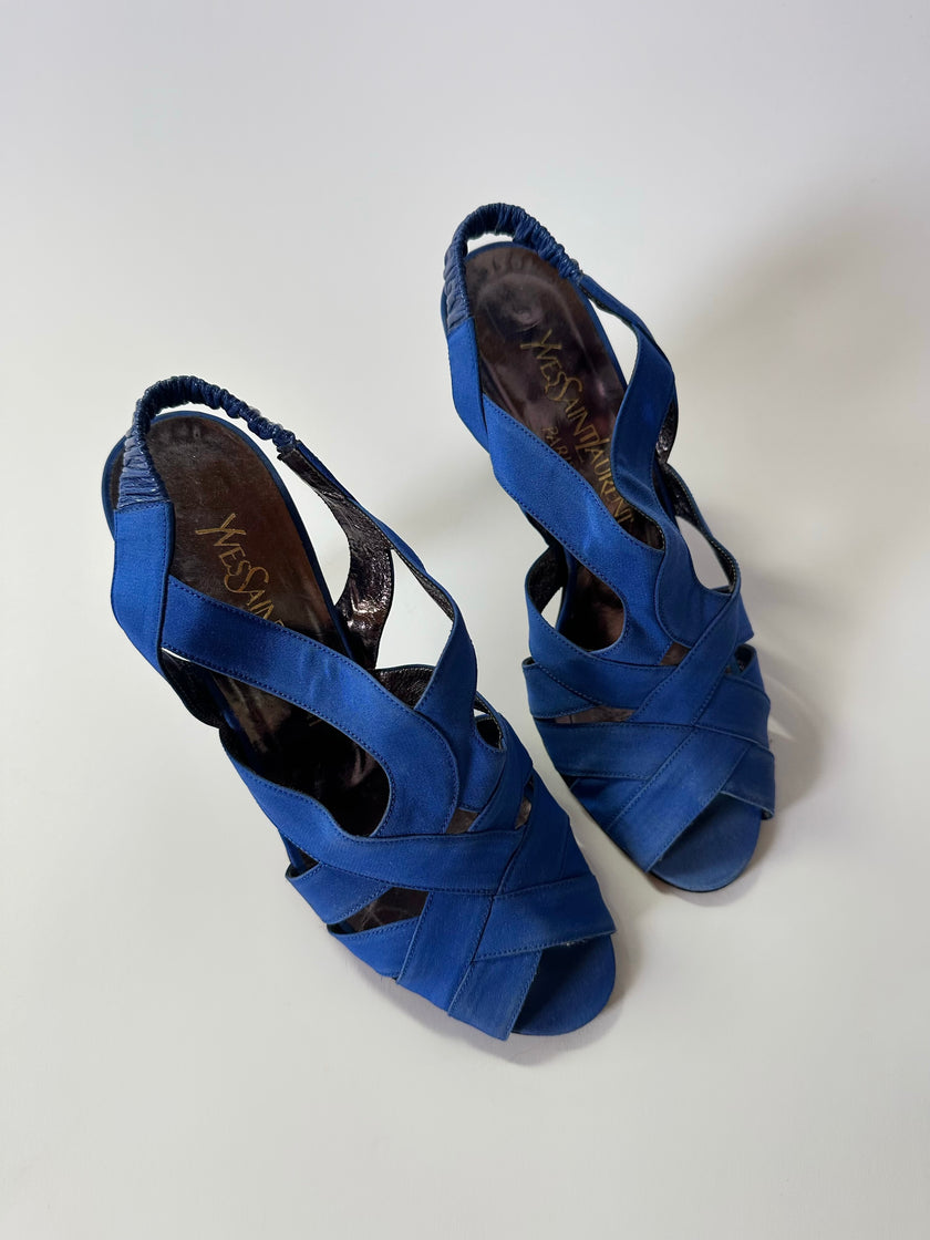 Sandali vintage Yves Saint Laurent con tomaia intrecciata in crêpe bluette