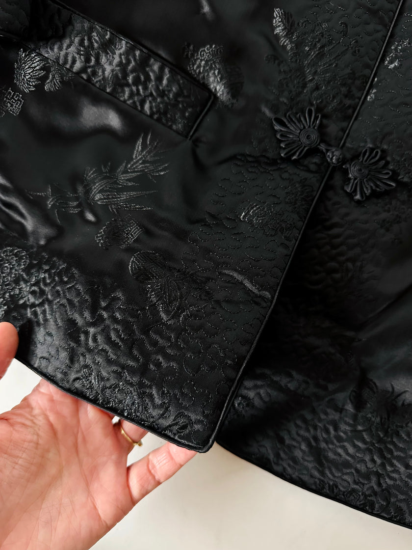 Giacca vintage tradizionale cinese in raso jacquard nero con alamari