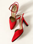 Vintage-Pumps von Yves Saint Laurent aus lackrotem Seidensatin mit Knöchelriemen