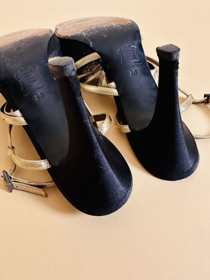 Scarpe in raso nero e pelle oro 