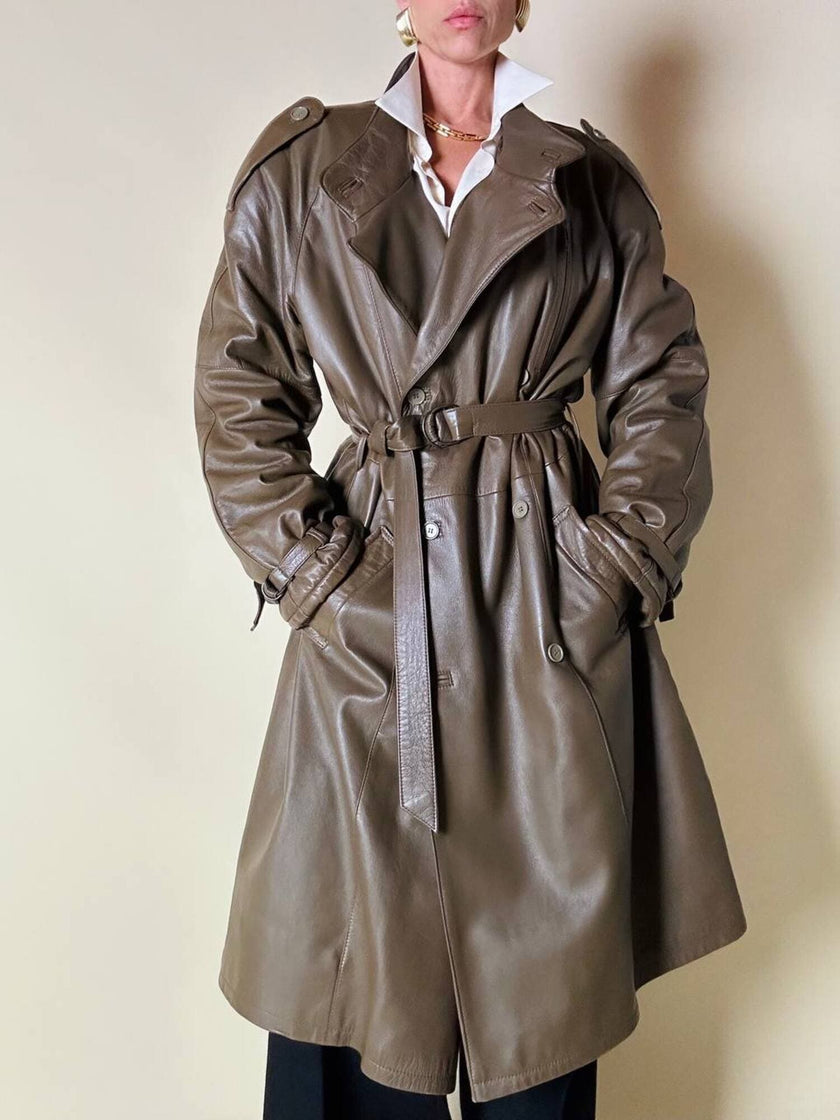 Trench doppiopetto in pelle color fango con interno imbottito