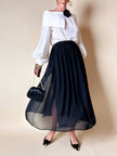 Blusa vintage Yves Saint Laurent bianca con grande balza e rosa nera