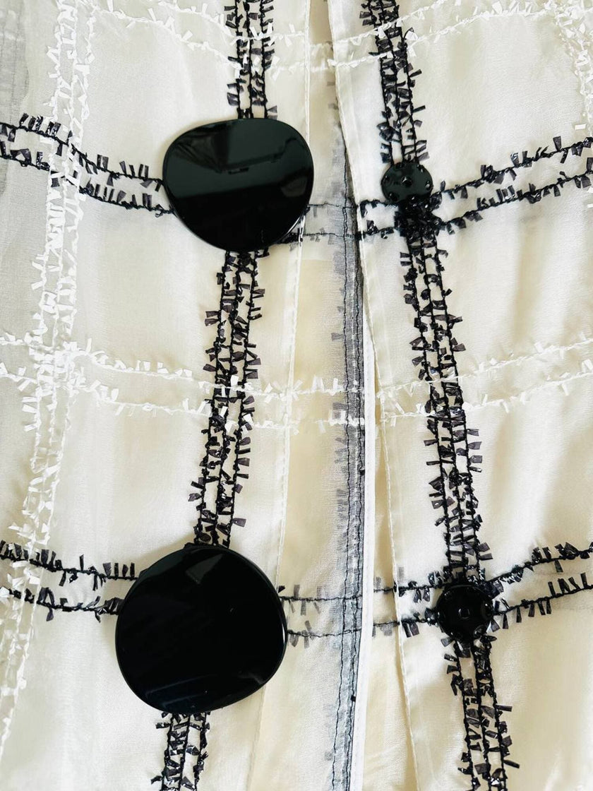 Trench lungo in organza di seta bianca operata con maxi bottoni neri “Emporio Armani”