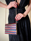 Pochette à lamelles miroirs multicolores avec bandoulière chaîne