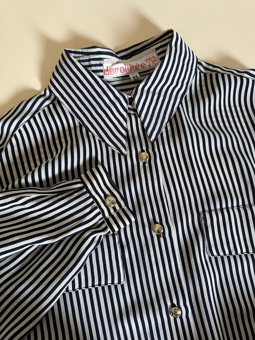 Vintage-Bluse aus weiß-schwarzer gestreifter Seide mit goldenen Knöpfen