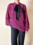 Camicia in seta a quadretti fucsia e neri con con fiocco al collo “Valentino”