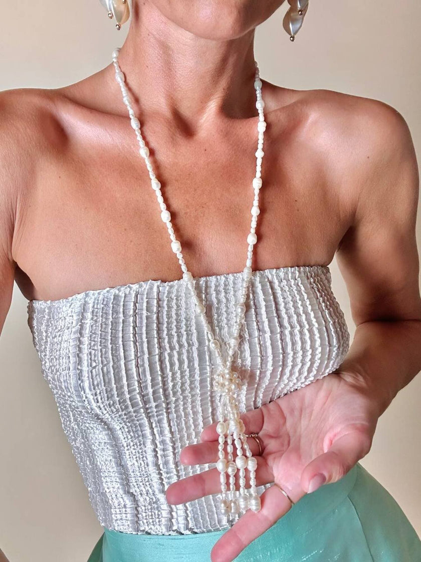 Collana lunga con nappa realizzata con perle naturali d’acqua dolce