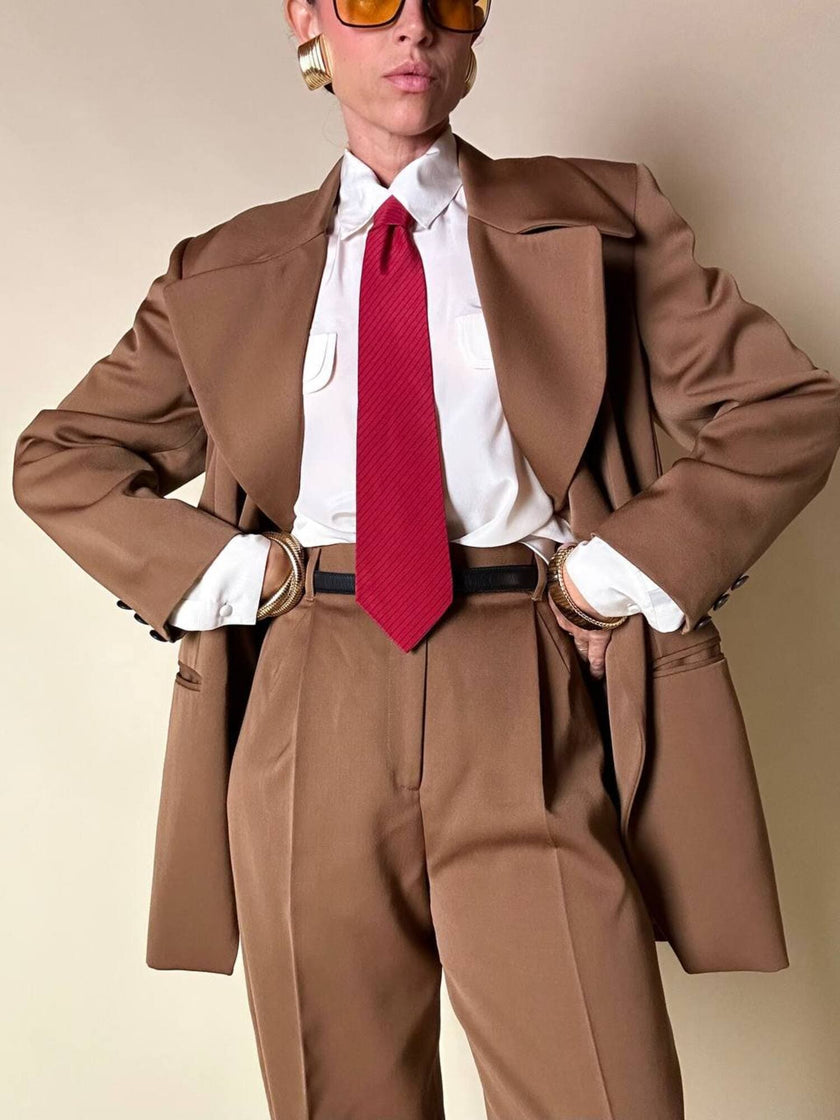 Tailleur giacca/pantalone in rasato di lana color caramello “Byblos”