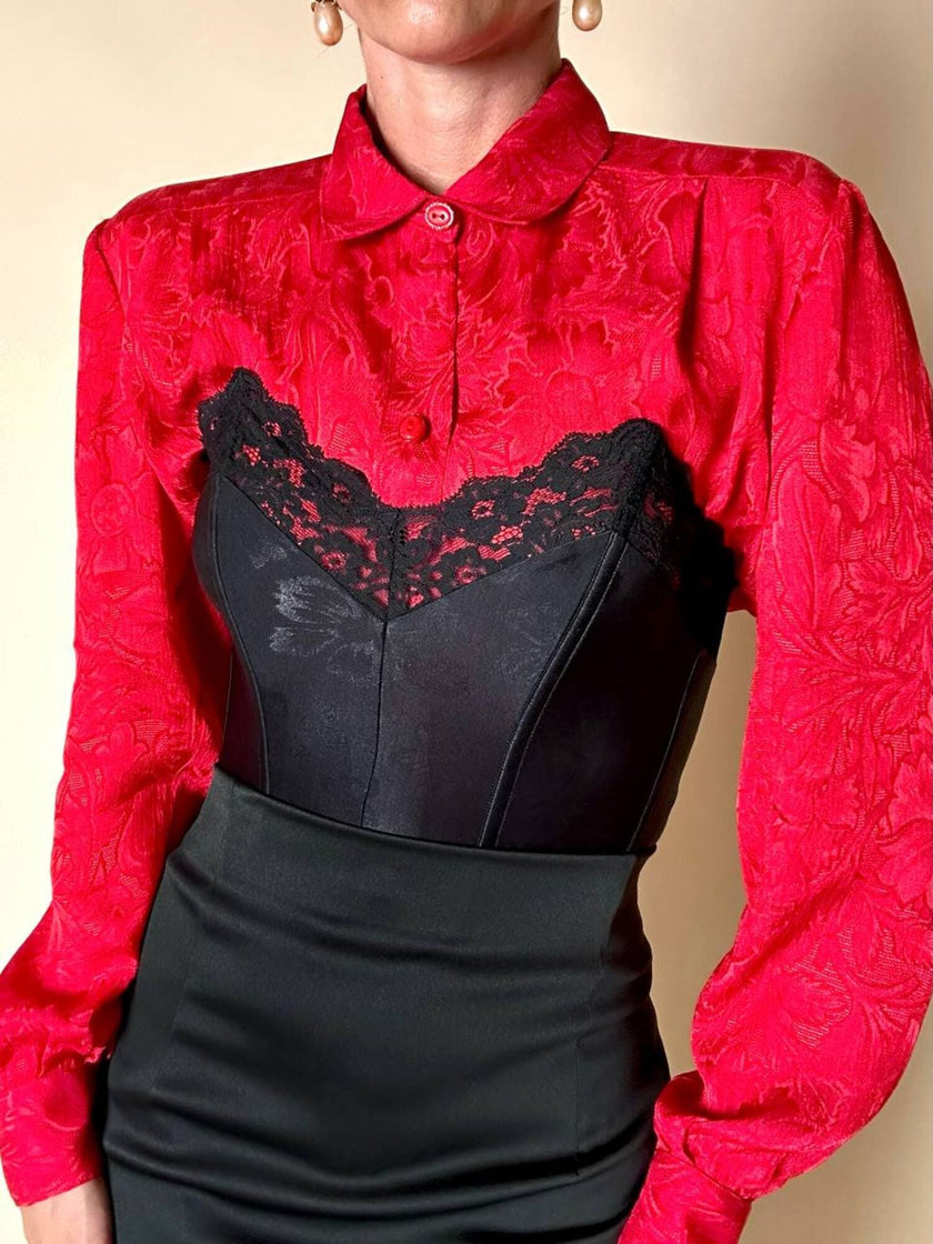 Camicia sartoriale in tessuto jacquard rosso con damaschi floreali