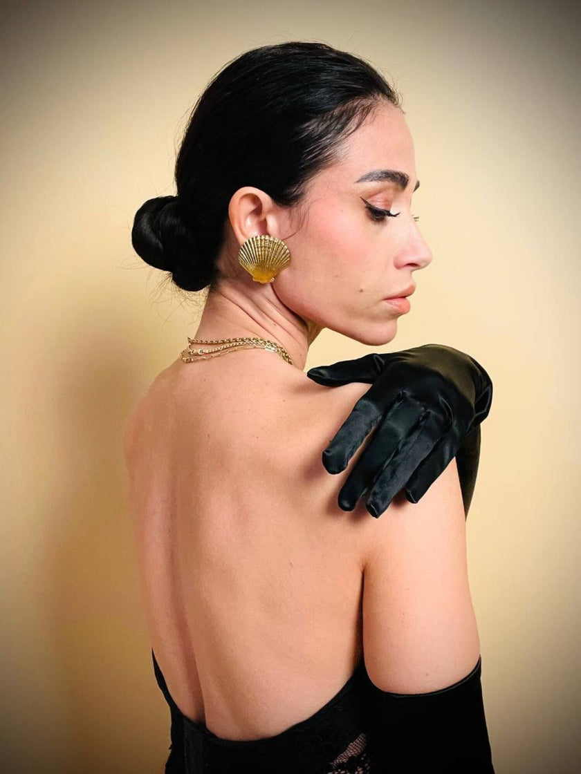 Orecchini a clip dorati a forma di capasanta “Yves Saint Laurent”