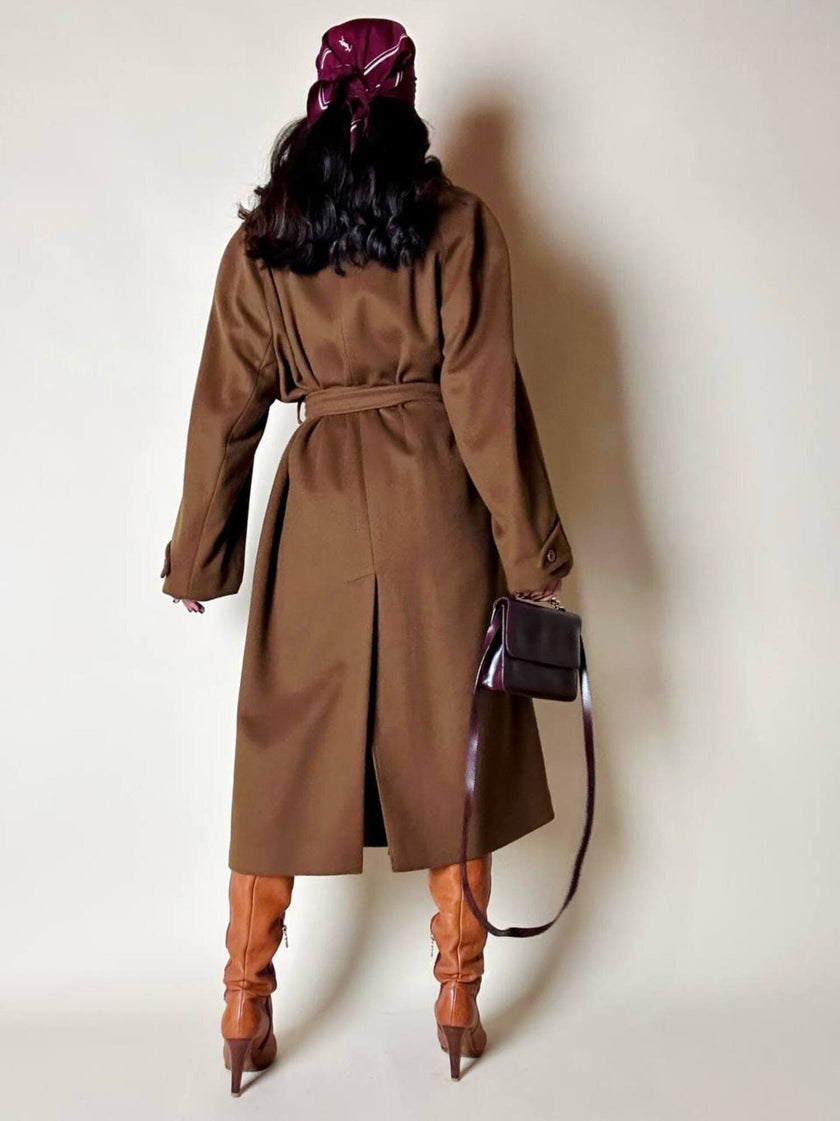 Cappotto lungo oversize in lana e cachemire cammello scuro con cintura in coordinato