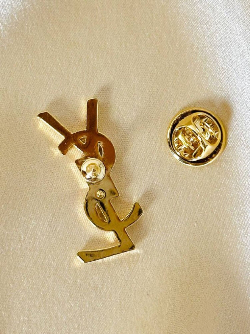 Spilla logo Yves Saint Laurent color oro