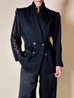 Blazer nero con inserti di pizzo macramè 