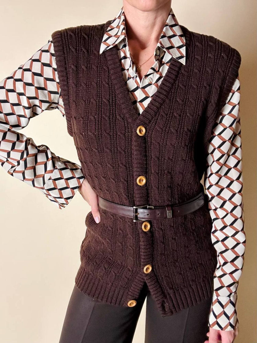 Gilet vintage in lana marrone lavorato a trecce con bottoni effetto cuoio