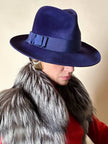 Cappello Fedora vintage blu lapislazzuli con cinta canneté tono tu tono realizzato in feltro di lapin