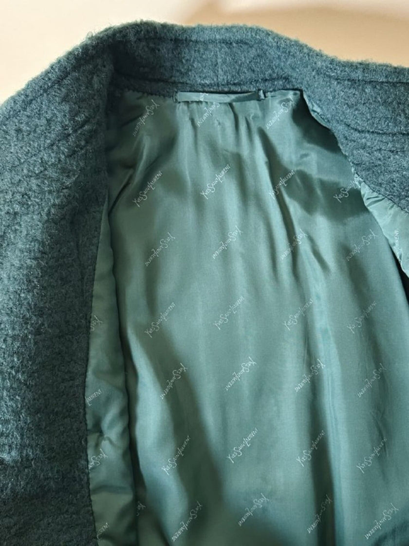 Cappotto doppiopetto in lana bouclé verde bosco con fodera firmata