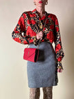 Camicia in seta leopardata con rose rosse e dettagli barocchi “Laurèl”
