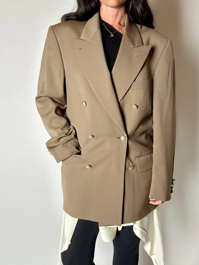 Blazer vintage Yves Saint Laurent in lana cachi doppiopetto con bottoni logati oro