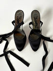Décolleté vintage Yves Saint Laurent in raso nero con lacci da annodare alla caviglia