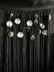 Abito/gonna in crepe di seta nero con frange a balze