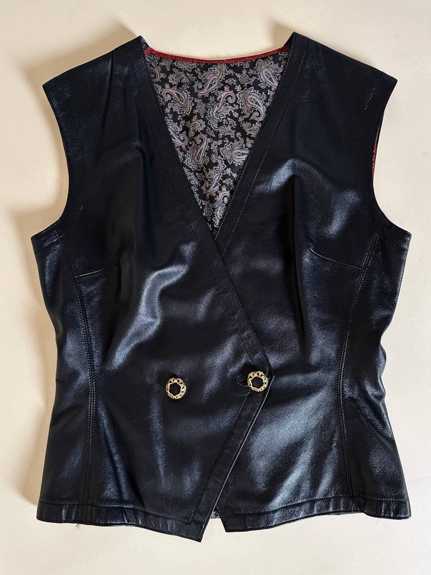 Gilet vintage in pelle nera modello doppiopetto con bottoni gioiello e fodera fantasia cachemire