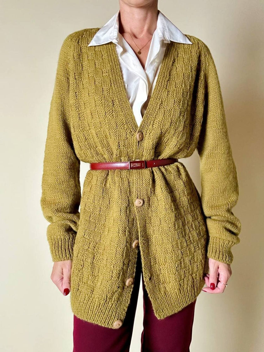 Cardigan lungo fatto a mano in lana verde acido con bottoni quadrati in tinta