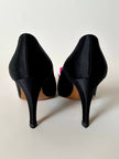 Décolleté vintage Yves Saint Laurent in raso di seta nero con rosa di taffetà fucsia